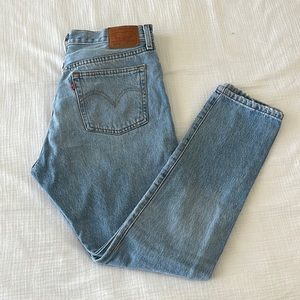 Light Wash Levi’s 501 Skinny Straight NWOT